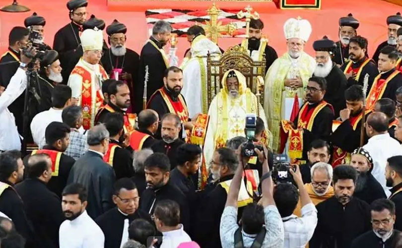 ദീപ്‍ത സ്മരണകൾ ബാക്കിയാക്കി വിശ്വാസ സമൂഹം ഡോ. എബ്രഹാം മാർ യൂലിയോസിന് വിടചൊല്ലി . 